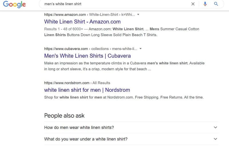 "白いリネンシャツ"の検索のためのgoogleの結果ページを示すeコマースseoの例。